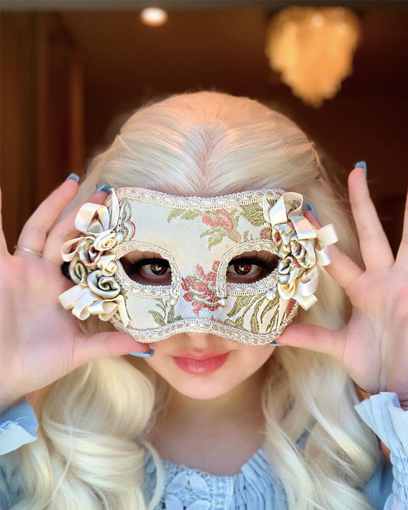 613 Blonde Wavy Synthetic Lace Front Wig WW160